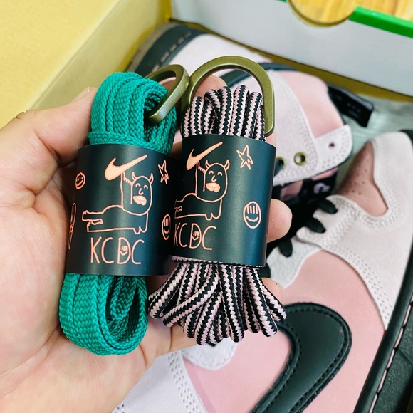 Nike SB x KCDC 20th Anniversary Dunk High - Picture 2 of 8